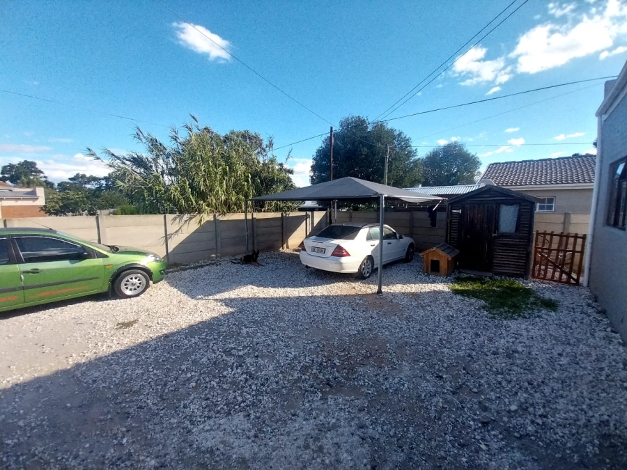 5 Bedroom Property for Sale in Rouxpark Western Cape